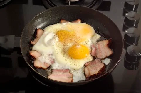 Fried eggs and ham Foto stock