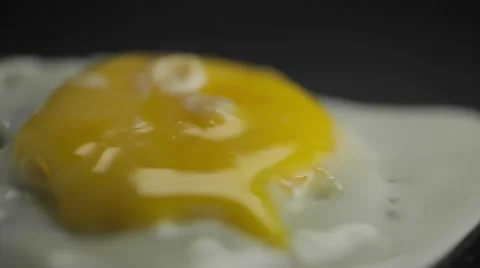 Fried eggs cut with knife and fork Video stock 67181551