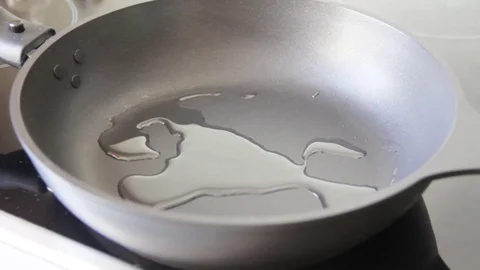 Fried eggs fried eggs fried in a pan Video stock 72329509