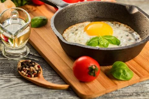 Fried eggs in a frying pan. Rustic breakfast Stock-Fotos