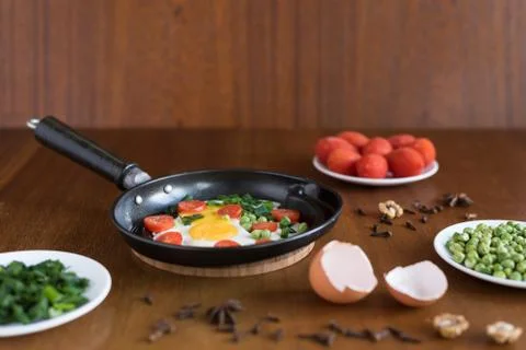 Fried eggs with tomatoes Stock-Fotos