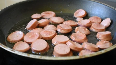 Fried eggs from two eggs with sausages on a pan Video stock 92131696