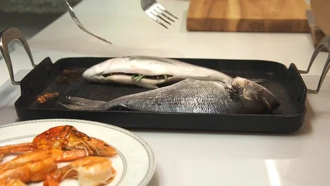 Fried fish 库存影片 122627211