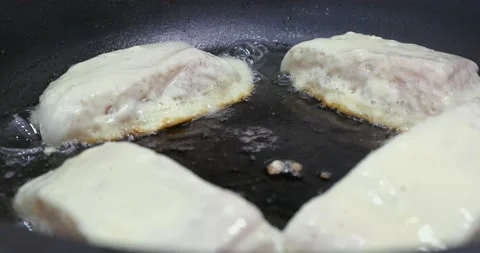Fried fish in a frying pan Video stock 145578922