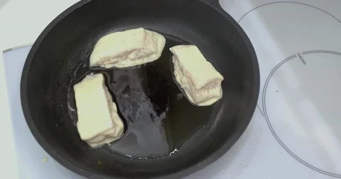Fried fish in a frying pan Video stock 145578957