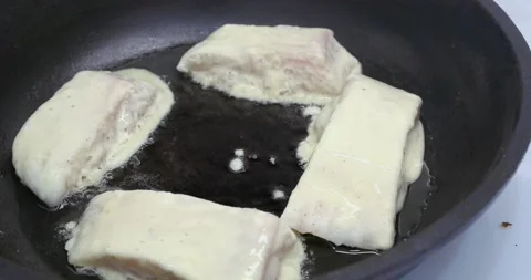 Fried fish in a frying pan Video stock 145789446