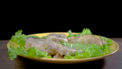 Fried fish with lemon and lettuce leaves Video stock 93216109
