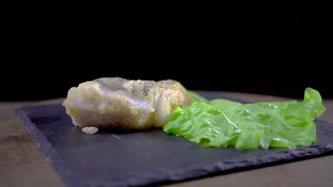 Fried fish with lemon and lettuce leaves Video stock 93216539
