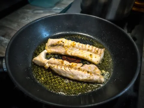 Fried fish in a pan, top view, omega 3 vitamins Stock-Fotos