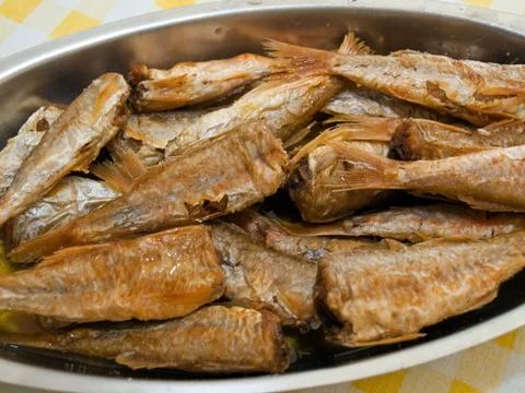 Fried fish on plate 库存照片