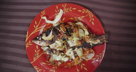 Fried fish with vegetable Video stock 141203461