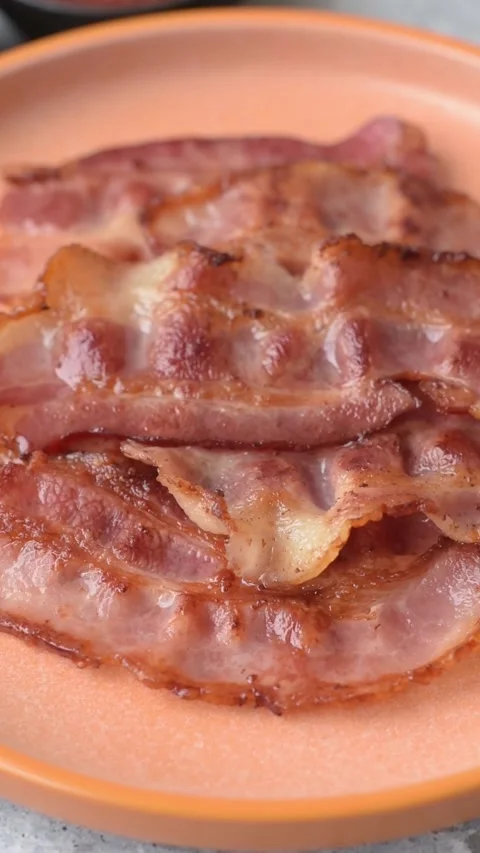 Fried fresh bacon slices with layers of meat or prosciutto with salt and spices. Stock-Footage 335377687