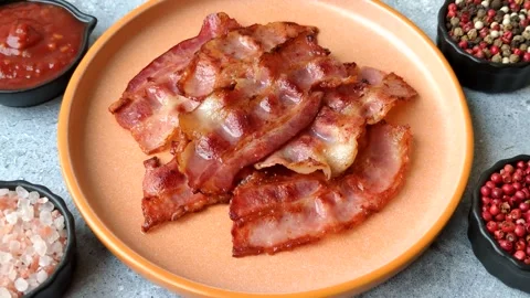 Fried fresh bacon slices with layers of meat or prosciutto with salt and spices. Stock-Footage 335377943