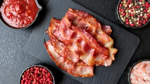 Fried fresh bacon slices with layers of meat or prosciutto with salt and spices. Stock-Footage 335377974