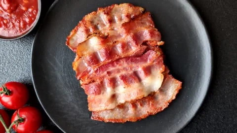 Fried fresh bacon slices with layers of meat or prosciutto with salt and spices. Stock-Footage 335377997