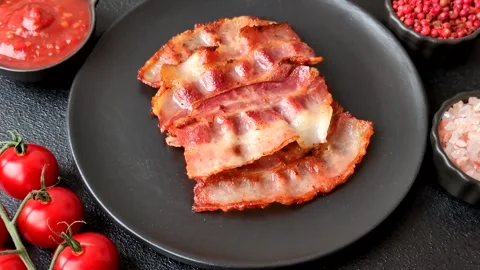 Fried fresh bacon slices with layers of meat or prosciutto with salt and spices. Stock-Footage 335378013