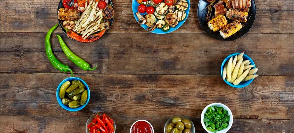 Fried grilled vegetables in multi-colored Indian bowls, top view Foto stock