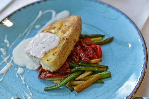 Fried halibut steak, restaurant serving. Foto stock