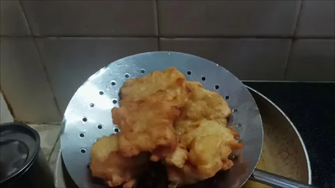 Fried jackfruit or Samarinda that has just been fried in a pan Video stock 323579588