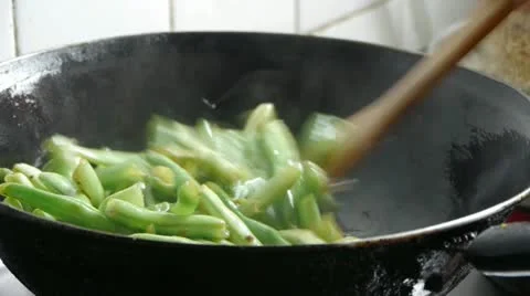 Fried kidney beans,cooking kitchen. 库存影片 11249509