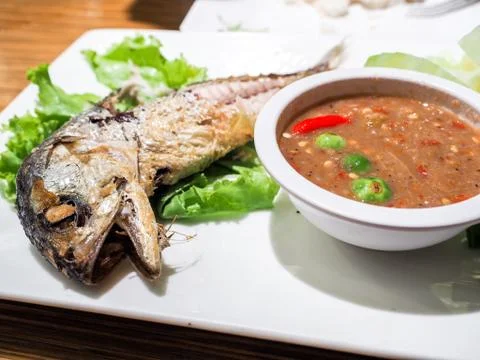 Fried mackerel and vegetable Stock-Fotos