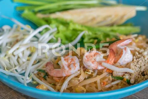 Fried Noodles Vermicelli With Egg And Fresh Shrimp (Pad Thai)