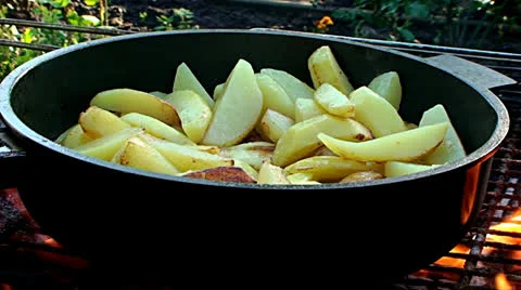 Fried potatoes Vídeos de archivo 24576966