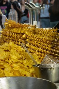 Fried potatoes in the form of chips Stock-Fotos