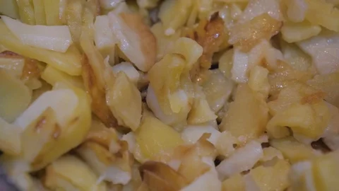 Fried potatoes in a frying pan Stock Footage 108395726