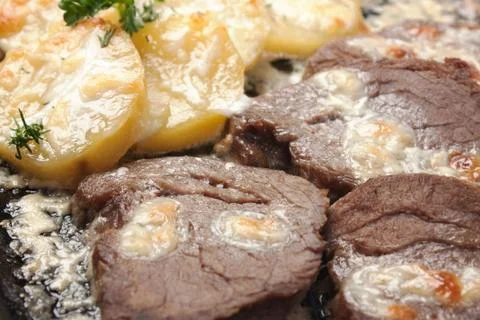 Fried potatoes with meat Foto stock