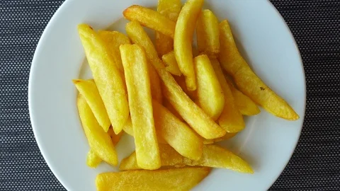 Fried potatoes on a plate rotates. View from above. The concept of junk food, Video stock 114805350