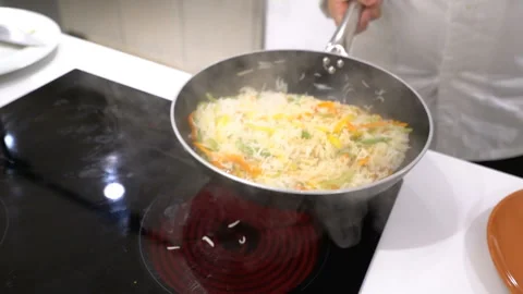 Fried rice with vegetables 動画素材 142635829