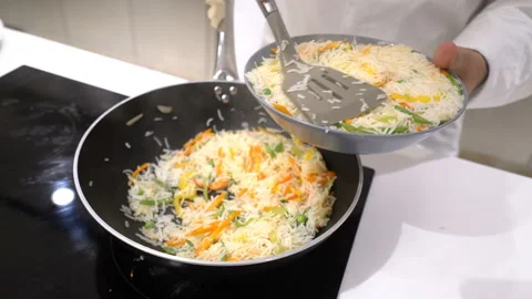 Fried rice with vegetables 動画素材 142636888