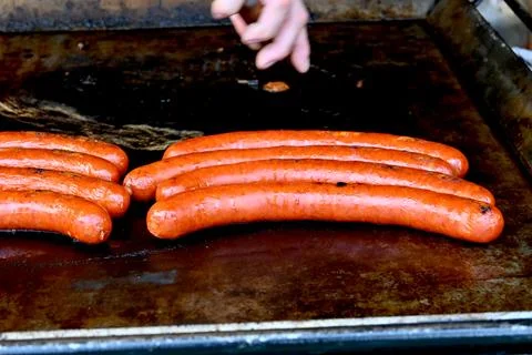 Fried sausages on a griddle Stockfoto's