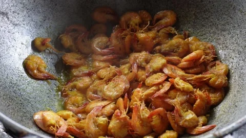 Fried shrimp cooking Stock Footage 332602997