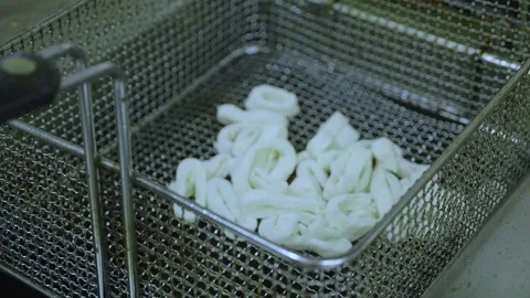 Fried squid 스톡 동영상 104103415