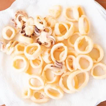 Fried squids from above 库存照片