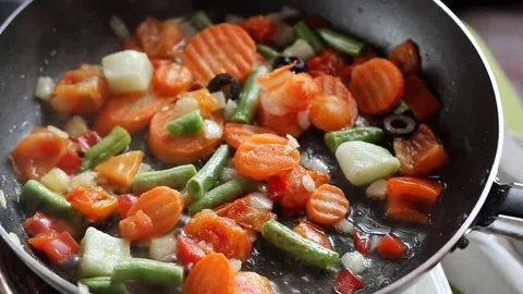 Fried vegetables in a frying pan Video stock 78479927