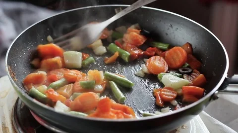Fried vegetables in a frying pan Video stock 78480071