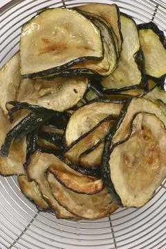 Fried Zucchini Slices in Wire Strainer Close Up Stock-Fotos