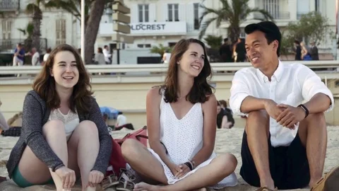 Friend having fun on the beach 動画素材 78366865