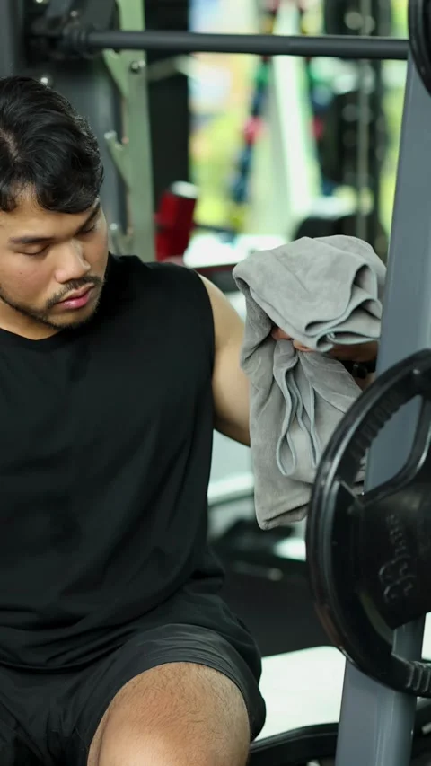 Friendly Greeting Between Gym-Goers in Fitness Center Stockbeeldmateriaal 331565834