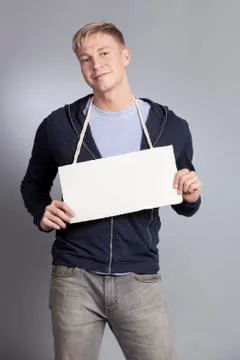 Friendly man presenting white empty signboard. Foto stock