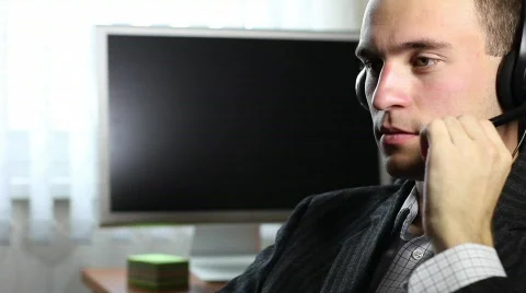 Friendly telephone support operator 스톡 동영상 838200