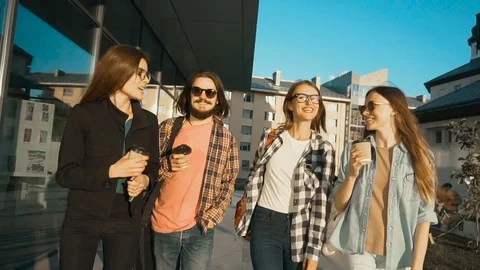 Friends on the Break 库存影片 80704546