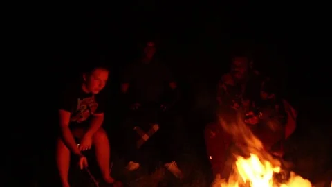 Friends Campfire Laughing 库存影片 76205949