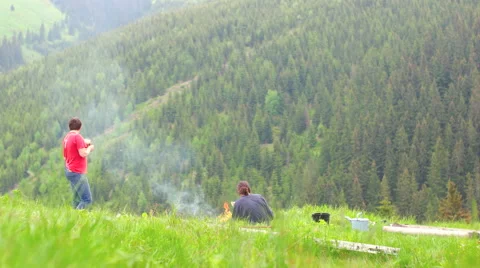 Friends dining in the Mountains Video stock 65002454