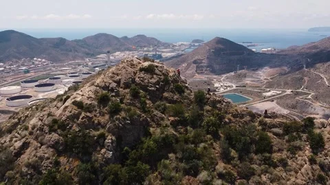 Friends do a Via Ferrata mountain climbing in Cartagena Video stock 242084530