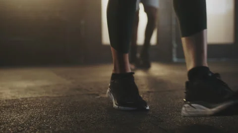 Friends doing rope jump workout Vídeos de archivo 236186463