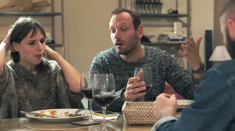 Friends fighting, arguing during dinner at hom Vidéo 57512722